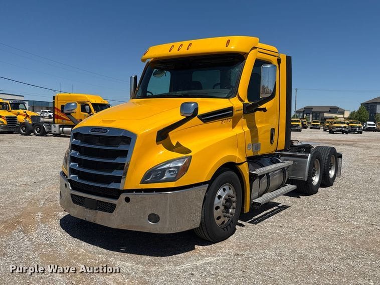 2021 Freightliner Cascadia 126 Equipment Image0