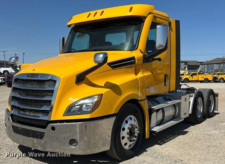 Main image Freightliner Cascadia 126