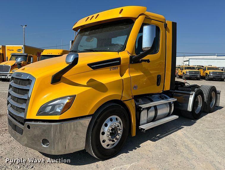 Image of Freightliner Cascadia 126 Primary image