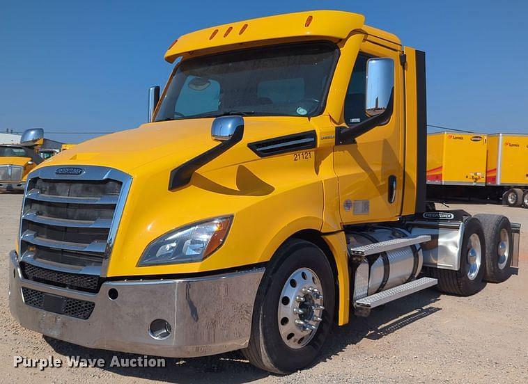 Image of Freightliner Cascadia 126 Primary image