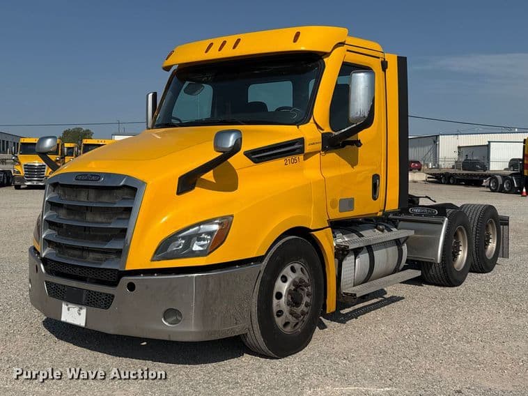 Image of Freightliner Cascadia 126 Primary image