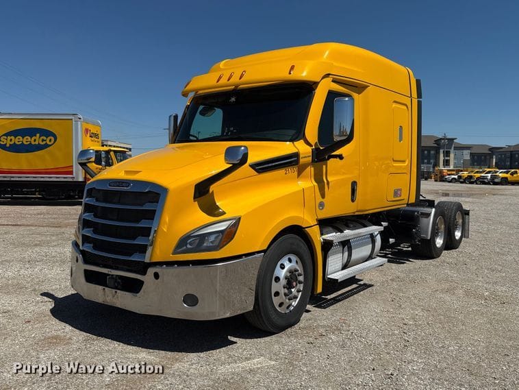 2021 Freightliner Cascadia 126 Equipment Image0