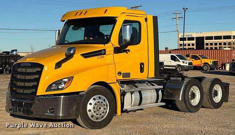 Image of Freightliner Cascadia 126 Primary image