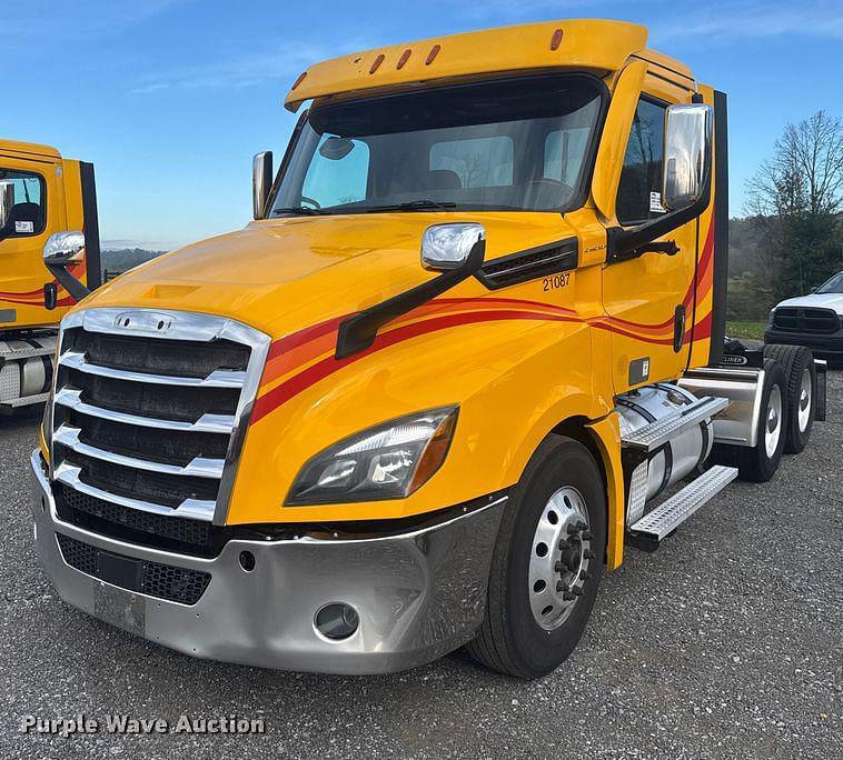 Image of Freightliner Cascadia 126 Primary image