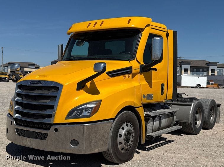 2021 Freightliner Cascadia 126 Equipment Image0