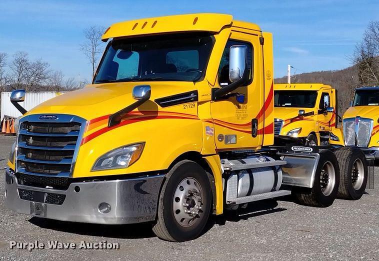 Image of Freightliner Cascadia 126 Primary image