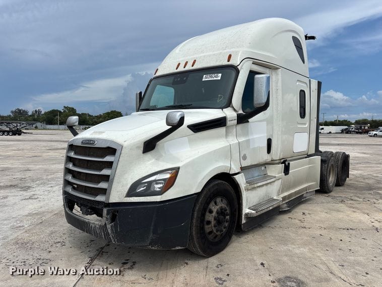 2021 Freightliner Cascadia 126 Equipment Image0