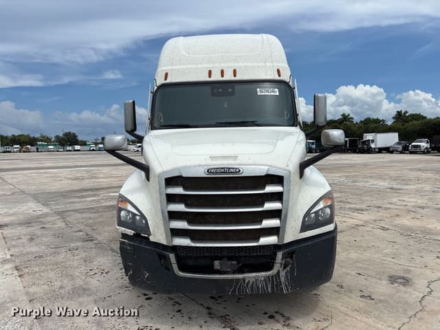 Image of Freightliner Cascadia 126 equipment image 1