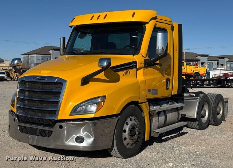 2021 Freightliner Cascadia 126 Equipment Image0