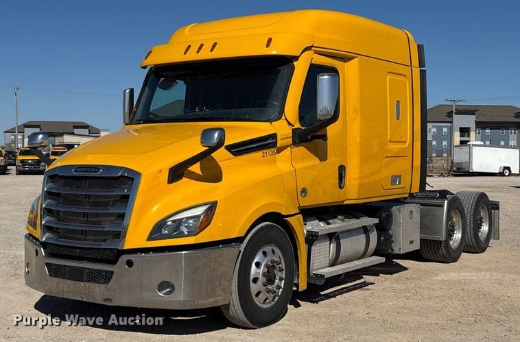 2021 Freightliner Cascadia 126 Equipment Image0