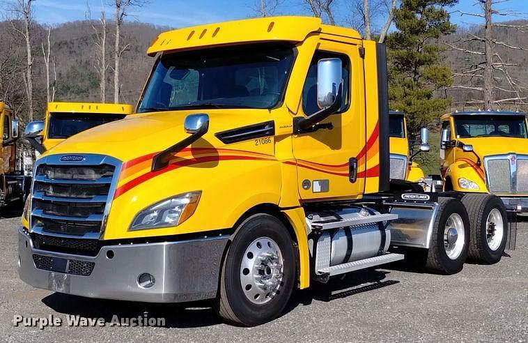 Image of Freightliner Cascadia 126 Primary image