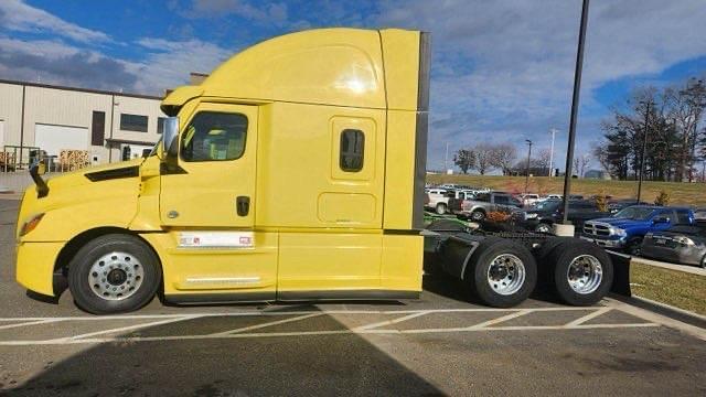 Image of Freightliner Cascadia 126 equipment image 1