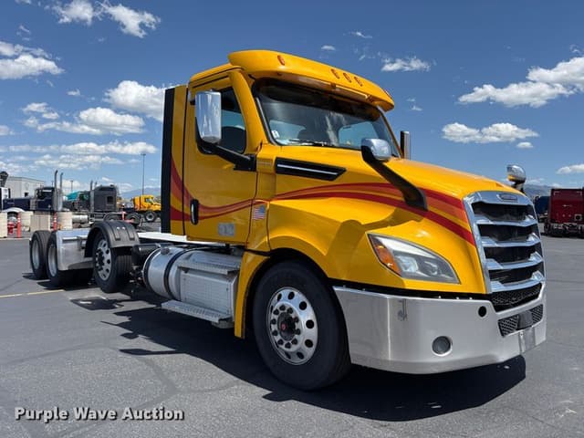 Image of Freightliner Cascadia equipment image 2