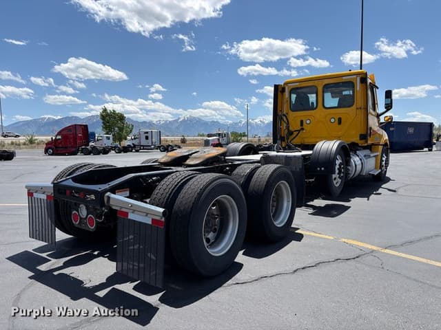 Image of Freightliner Cascadia equipment image 4