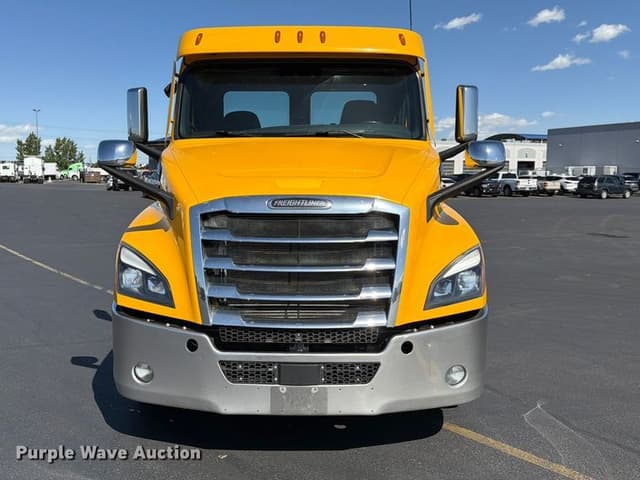 Image of Freightliner Cascadia equipment image 1