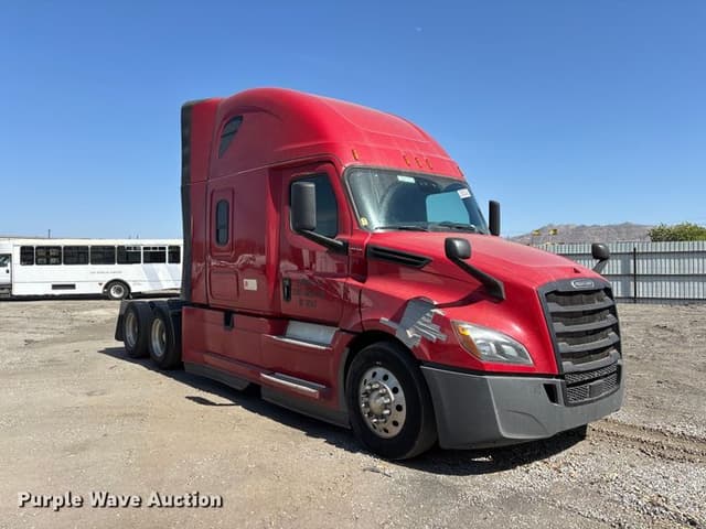 Image of Freightliner Cascadia equipment image 2