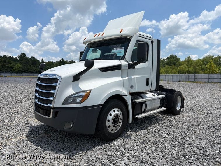 2021 Freightliner Cascadia Equipment Image0