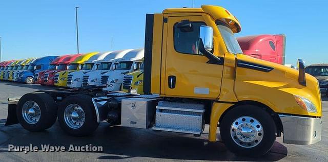 Image of Freightliner Cascadia equipment image 3