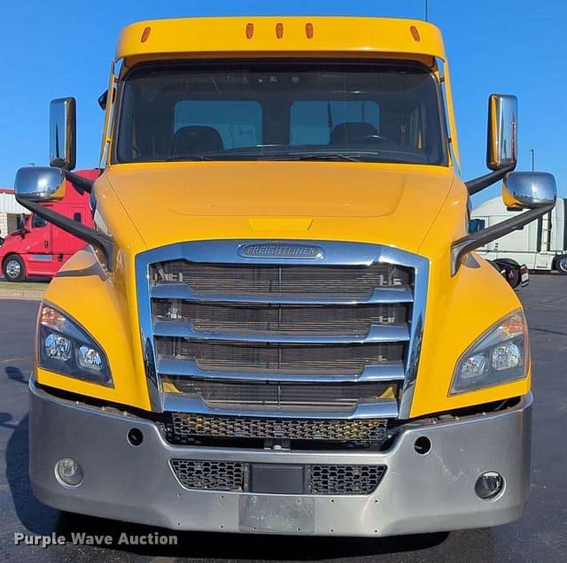 Image of Freightliner Cascadia equipment image 1