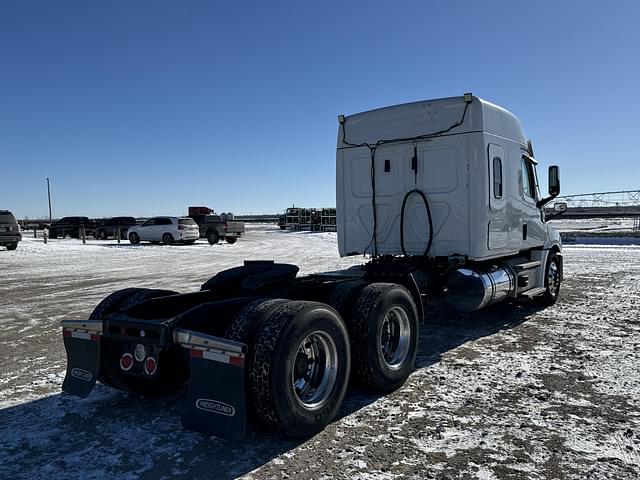 Image of Freightliner Cascadia equipment image 4