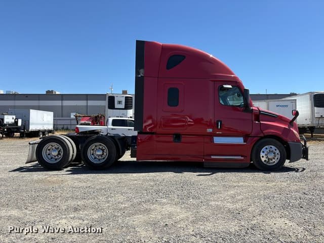 Image of Freightliner Cascadia equipment image 3
