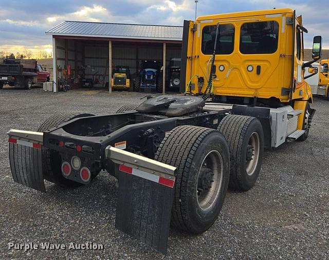 Image of Freightliner Cascadia equipment image 4