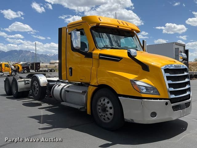 Image of Freightliner Cascadia equipment image 2