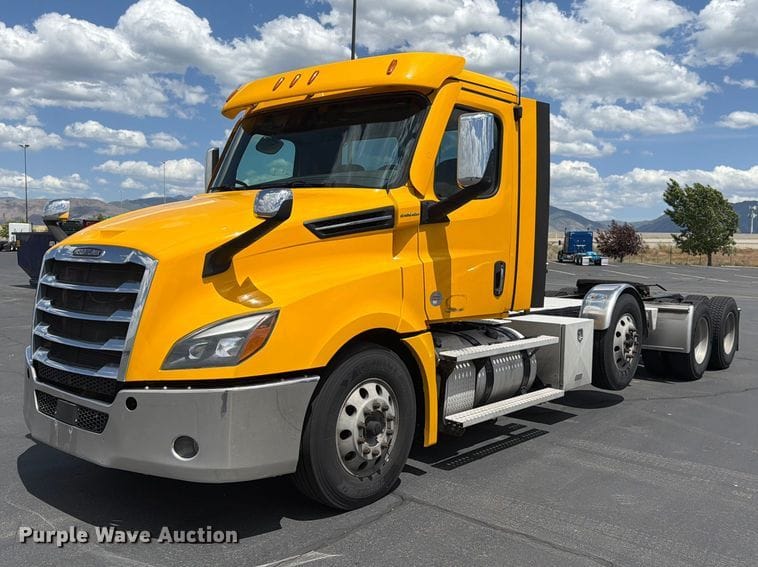 2021 Freightliner Cascadia Equipment Image0
