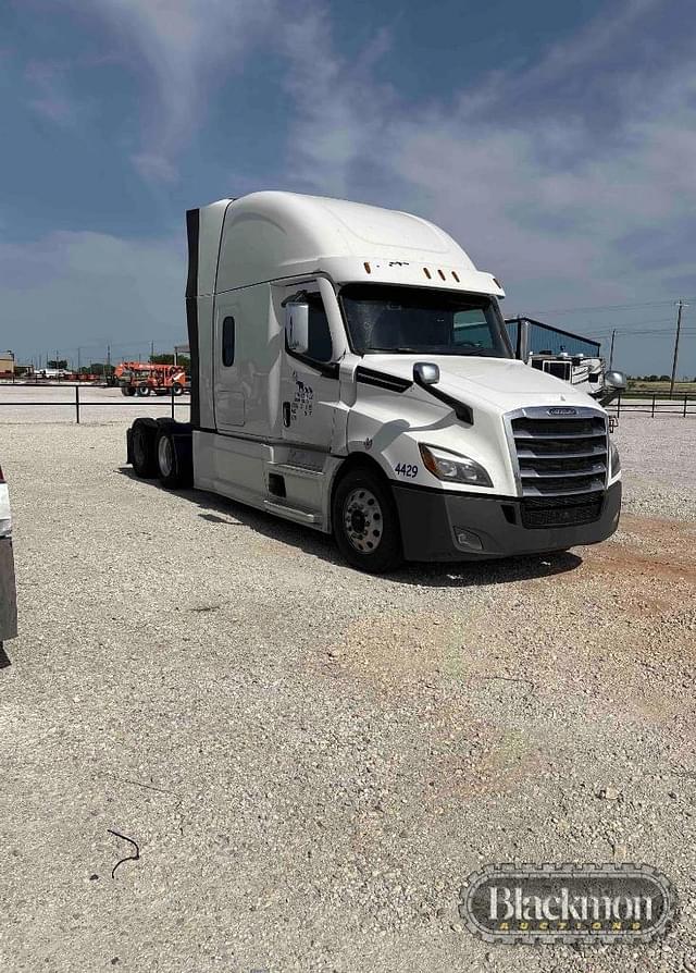 Image of Freightliner Cascadia equipment image 4