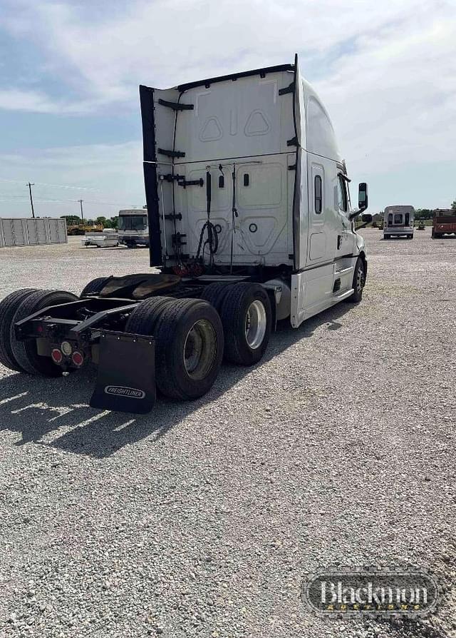 Image of Freightliner Cascadia equipment image 3