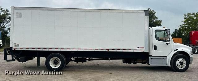 Image of Freightliner M2 106 equipment image 3