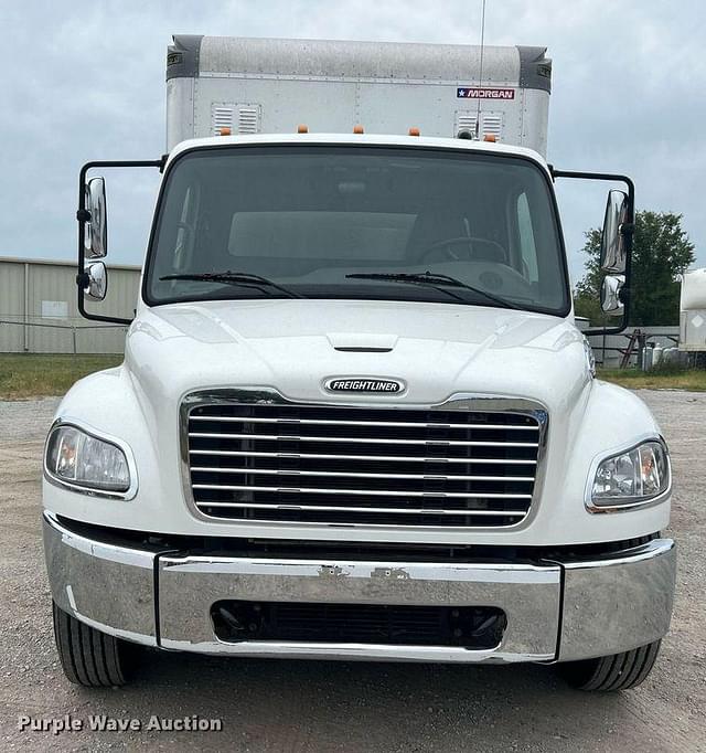 Image of Freightliner M2 106 equipment image 1