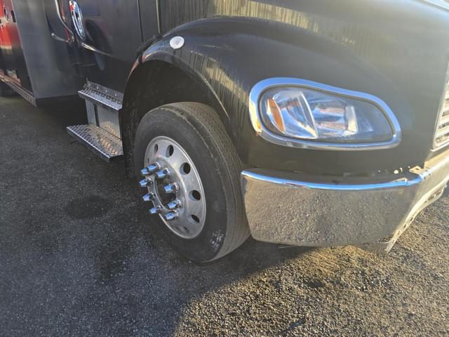 Image of Freightliner M2 equipment image 3