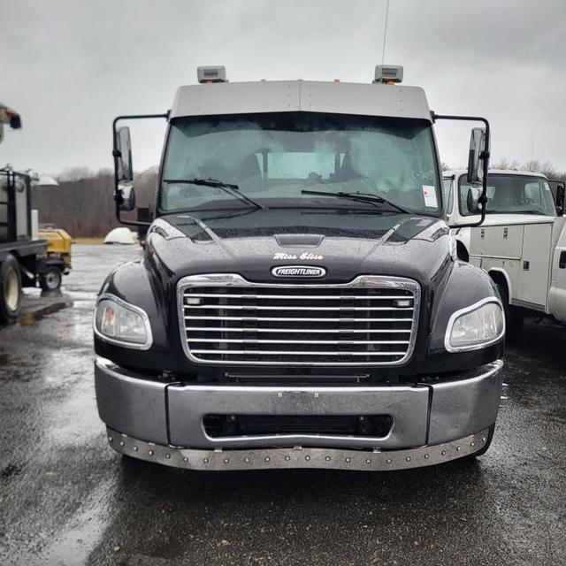 Image of Freightliner M2 equipment image 1