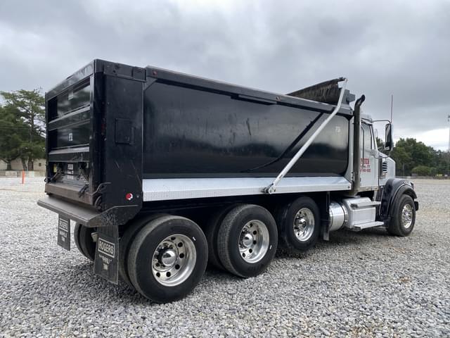 Image of Freightliner SD122 equipment image 2