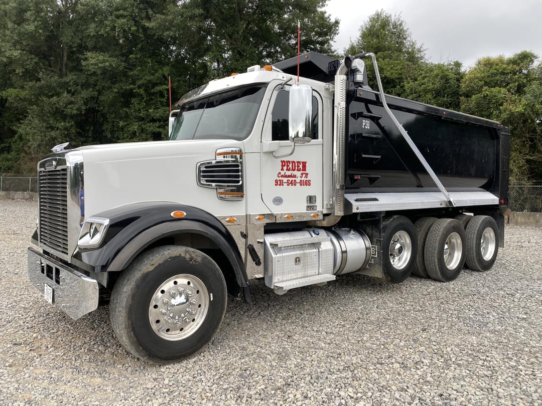 Image of Freightliner SD122 Primary image