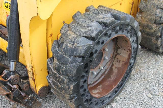 Image of Gehl R165 equipment image 1