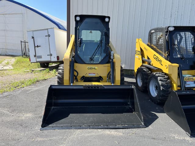 Image of Gehl R220 equipment image 1