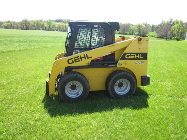 Image of Gehl R260 equipment image 4