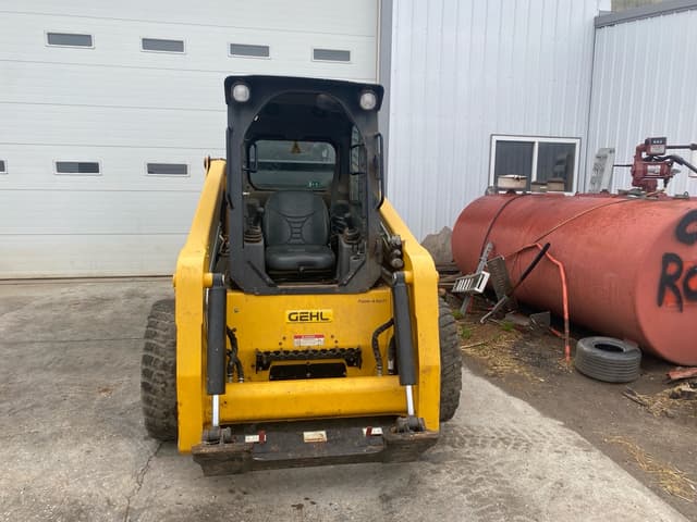 Image of Gehl R260 equipment image 2