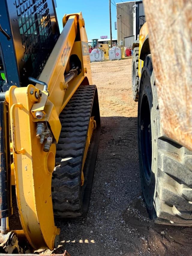 Image of Gehl RT215 equipment image 4