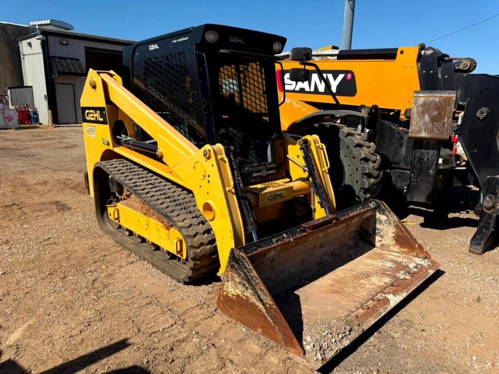 2021 Gehl RT215 Equipment Image0