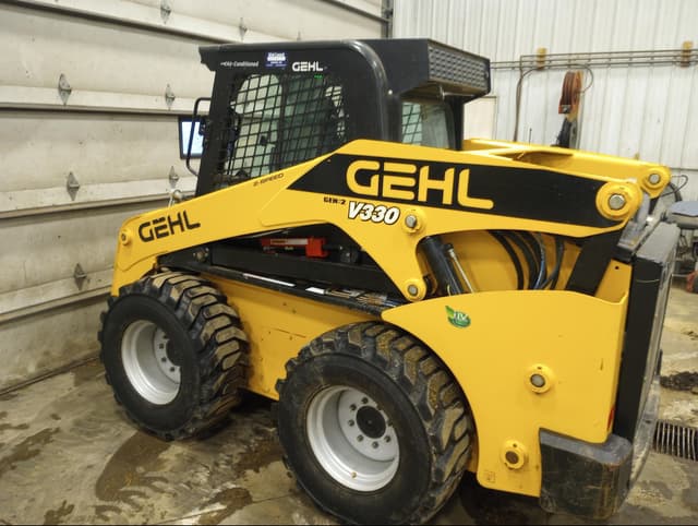Image of Gehl V330 equipment image 2