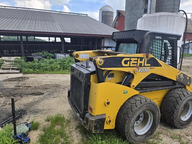 Image of Gehl V330 equipment image 3