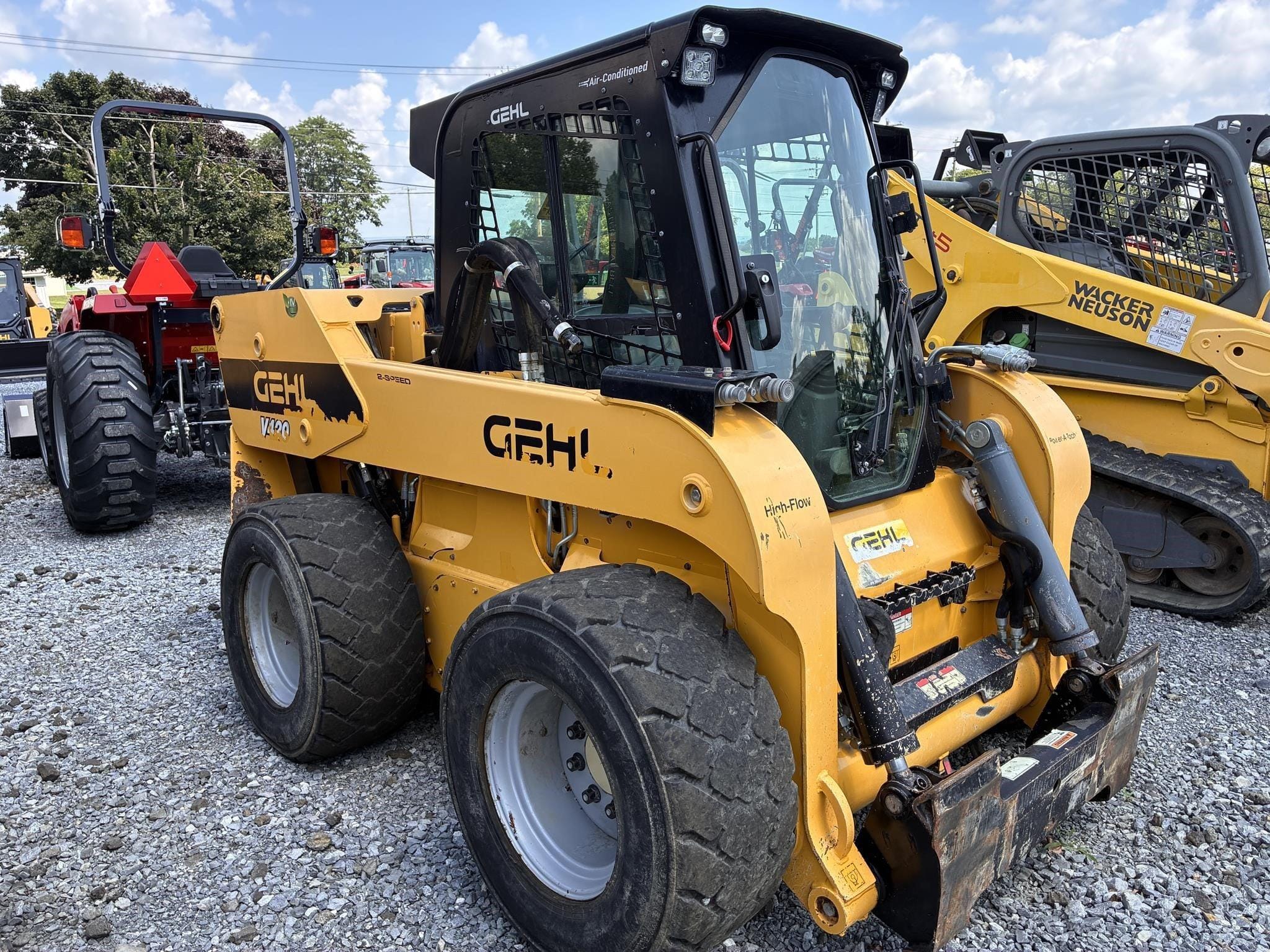 2021 Gehl V420 Equipment Image0