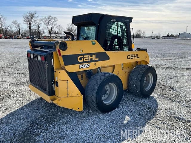 Image of Gehl V420 equipment image 3