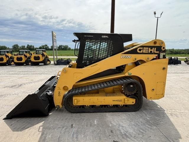 Image of Gehl VT320 equipment image 3