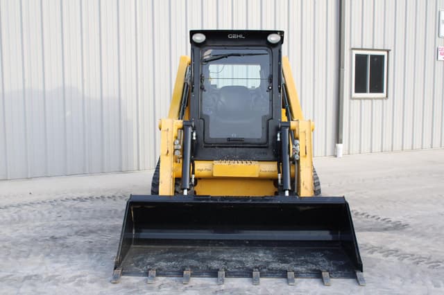 Image of Gehl VT320 equipment image 1