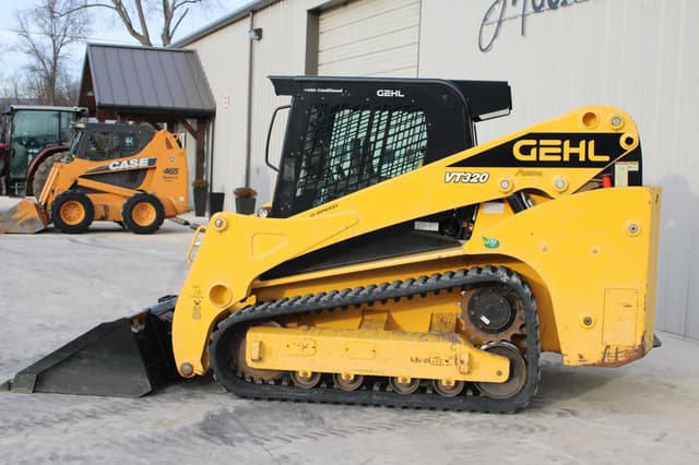 Image of Gehl VT320 equipment image 4