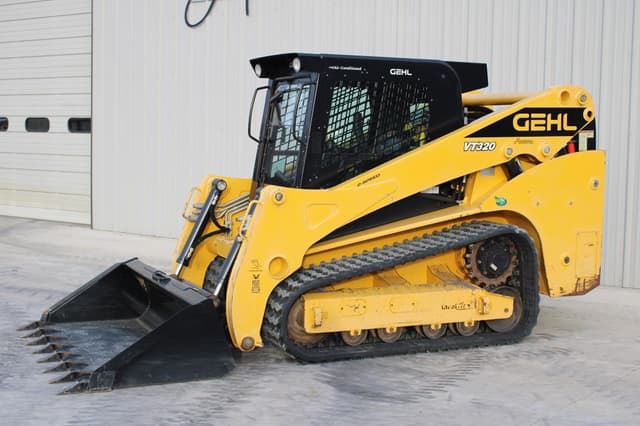 Image of Gehl VT320 equipment image 3